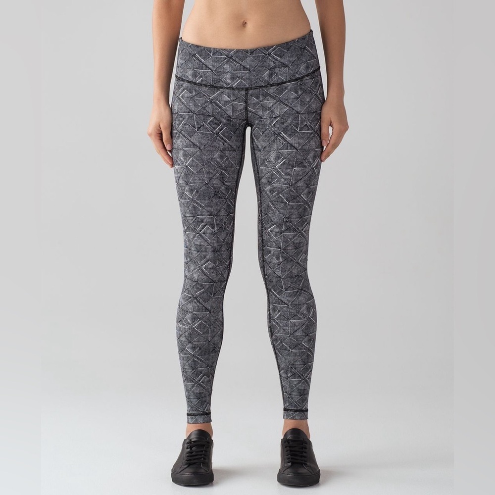 Lululemon Wunder Under Low-Rise Tight 28” – Formation Alpine White Black Size 4